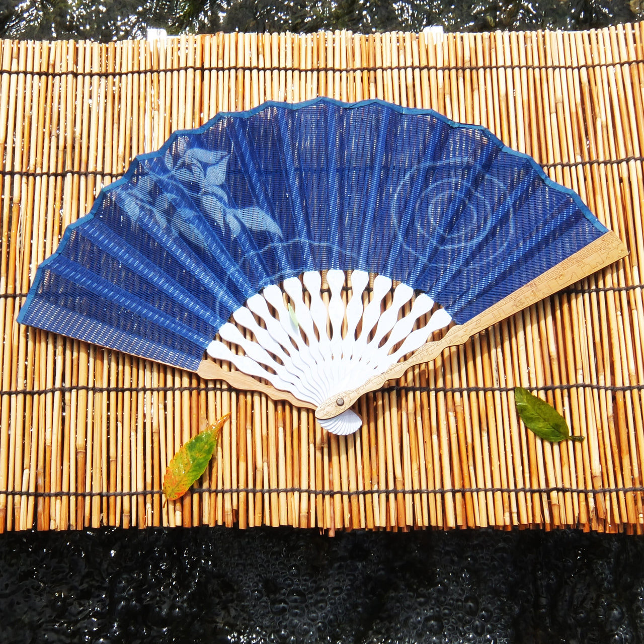 水と風そよぐマチ（扇子）